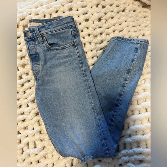 Levi straight ankle Jean size 25 worn once! - Picture 2 of 5